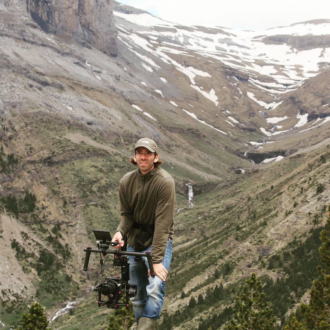 Running up the mountain is not recommended with a gimbal. Short bursts seemed okay. A rest in between... mandatory. On location in Ordesa in the Spanish Pyrenees. An Ateles films production for NHK
.
.
.
#atelesfilms #wildlifefilmmaker #ordesa #pyrenees #djironin #reddigitalcinema #mountains #gimbals #lammergeiers #vulture #nature #snow #michaelsanderson #analuisantosshot #naturalhistory #filmmaking #smoothvideo #steadicam #dji #ronin