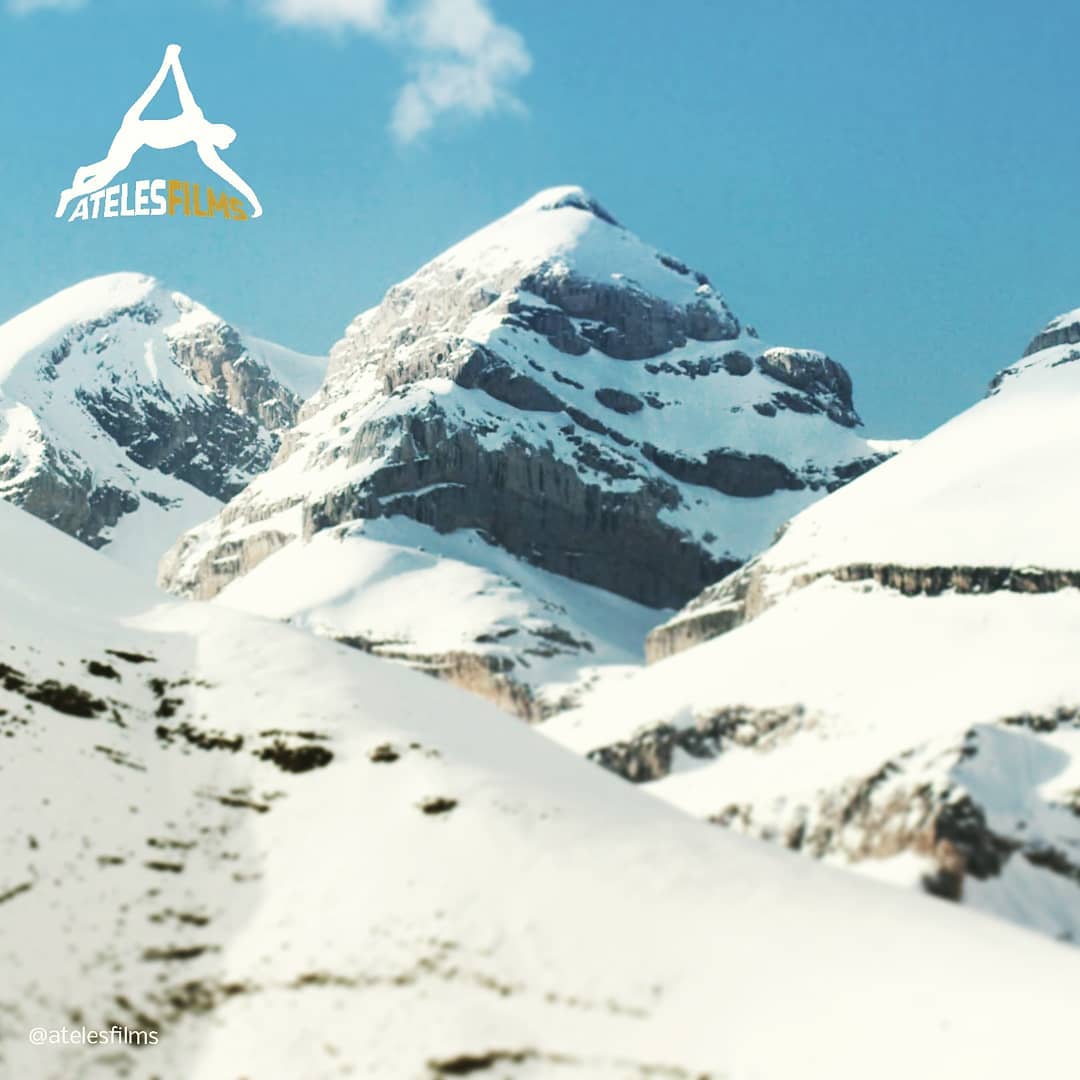 Monte Perdido (Lost Mountain). Third highest mountain in the Pyrenees (3355 metres). It was the stunning backdrop of our Lammergeyer film for NHK. One of the few places in Europe where you can see this 3 metre wingspan bird. Just on the other side is France. Some more #snowpropriate images coming next.
.
.
.
#atelesfilms #monteperdido #ordesa #lammergeier #shotonred #redepicw8k #mountains #winter #pyrenees #pirineo #beardedvulture #wingspan #montperdu #nationalpark #wildlifefilm #snow #spain #snowpropriate #nhk