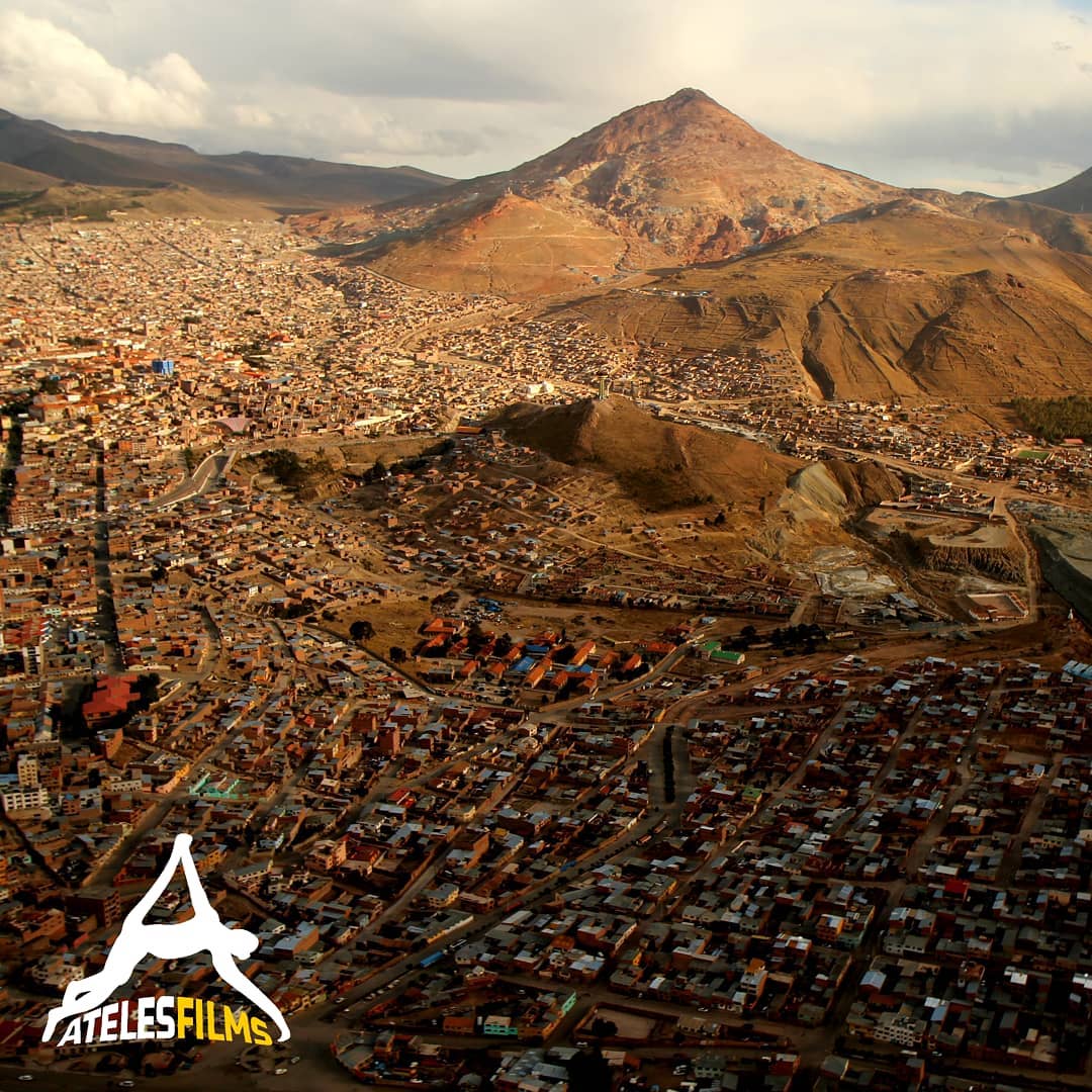 Aerials of the Americas #1 : Potosí in Bolivia. Here flying in a light aircraft coming into land over the city which lies over 4000 metres above sea level. But flying in at altitude is not recommended fortunately it was only a short stop on our way to the salt flats of Salar de Uyuni. Above Potosi is the world's largest silver deposit.
.
.
.
#atelesfilms #bolivia #potosí #potosi #silvermountain #southamerica #americas #aerials #silver #tin #wildlifefilm #makingof #behindthescenes #landing #lightaircraft #desert #andes #altiplano #cerrorico #shotonred #highaltitude #piperseneca #4000meter #altitudesickness #bts #